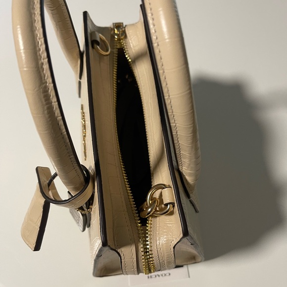 Coach - Picture 4 of 7